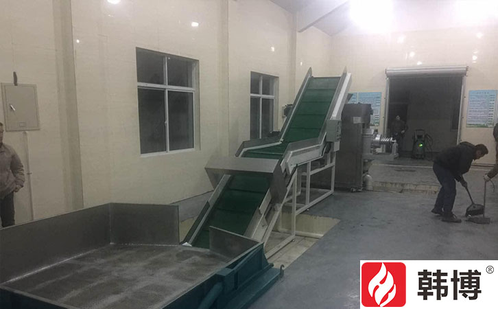 太倉(cāng)雙鳳環(huán)衛(wèi)站引進(jìn)韓博20T粉碎擠干機(jī)